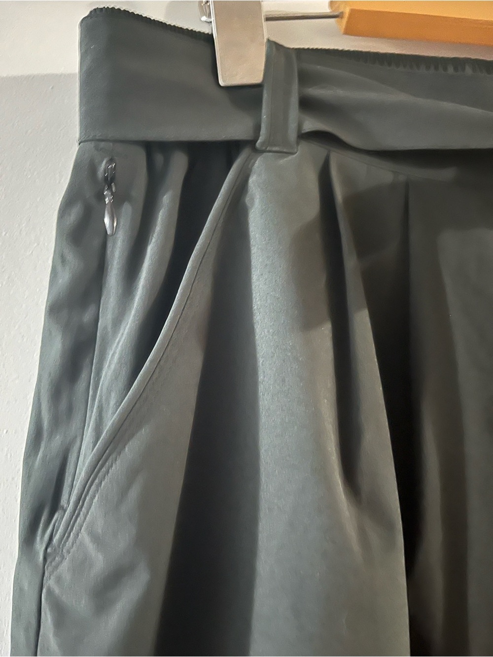 Royal Robbins Black Tie-Waist High Waisted Shorts - Picture 2 of 6